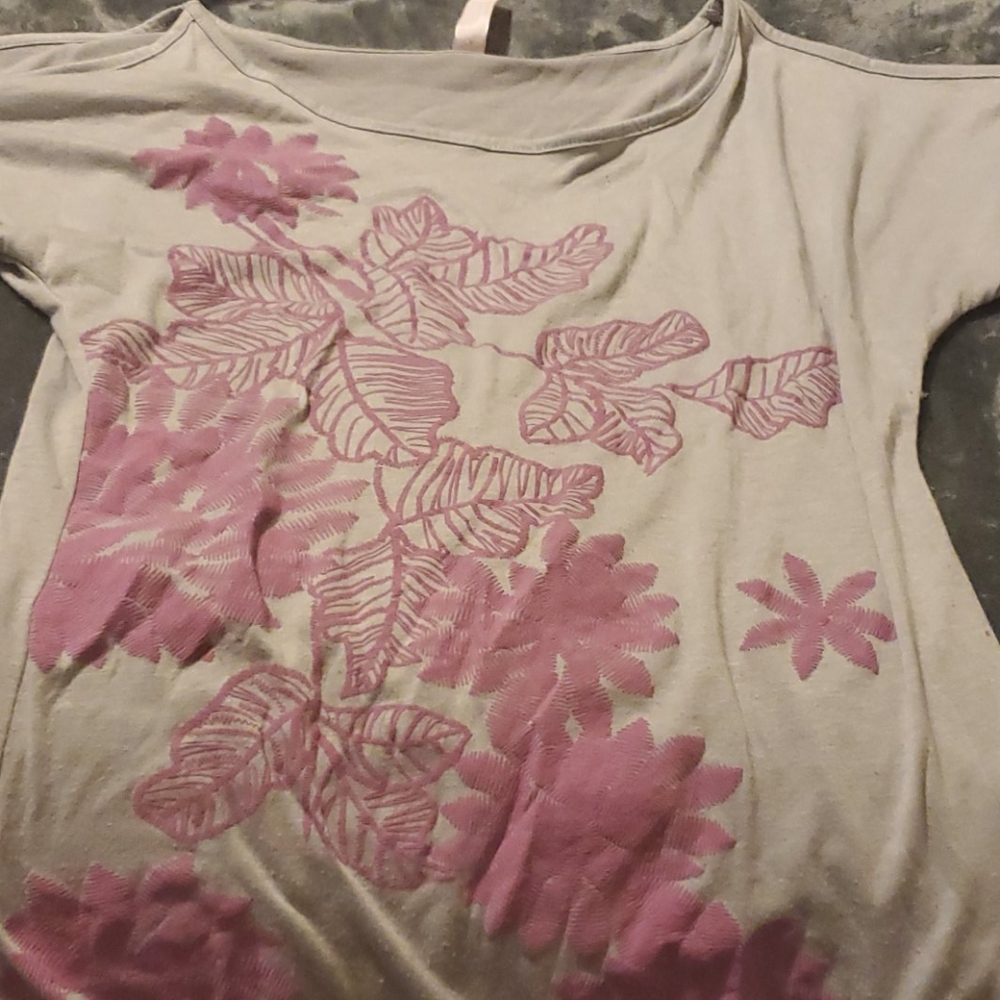 Large grey/purple tshirt